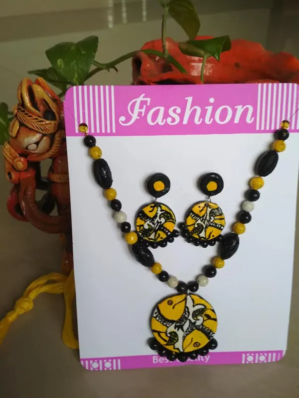Set Yellow White
